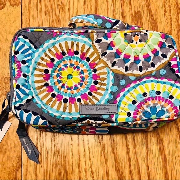 NEW Vera Bradley SUNNY MEDALLIO Blush and Brush Bag Makeup Cosmetic Travel Case - Picture 2 of 8